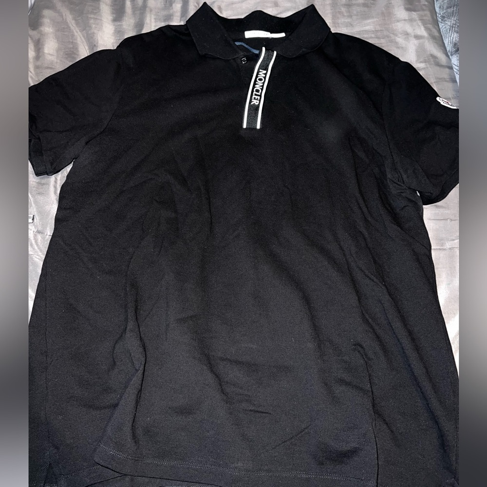 Moncler polo.
